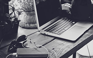 揭秘‘玩偶姐姐’的真实身份：从校园到镜头前的双面生活