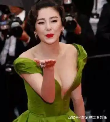 保守的女明星_关晓彤保守穿搭_杨幂穿衣风格