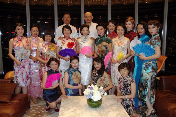 直击明星生日趴奢靡场面：大小S制服秀色诱老公