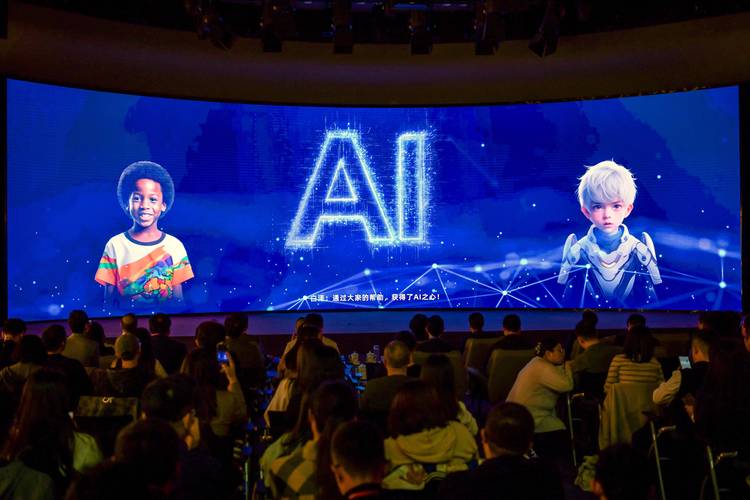 朋友一起在线看电影，AI智能推荐影片和互动弹幕