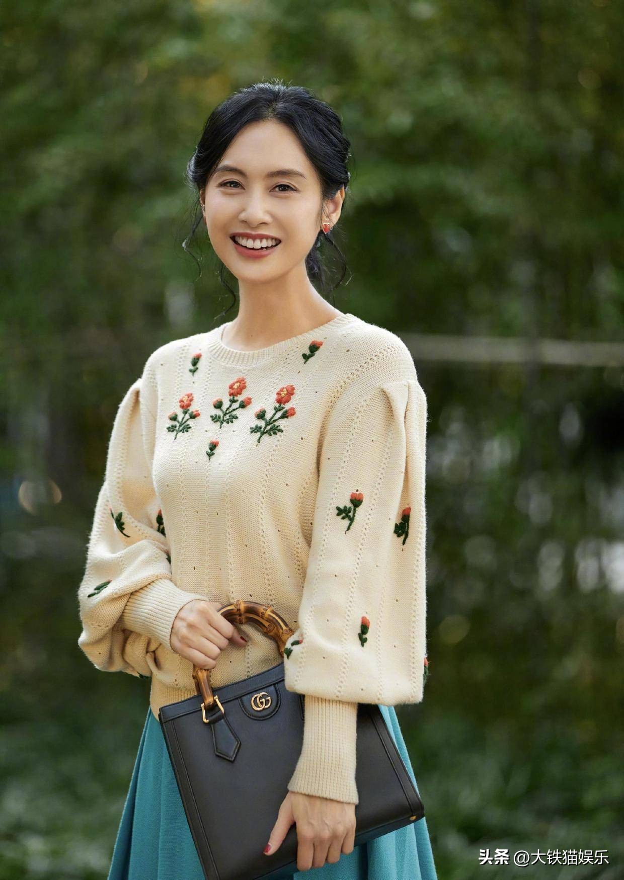 皮肤黑的女明星_女明星黑发_离开滤镜显黑的女明星